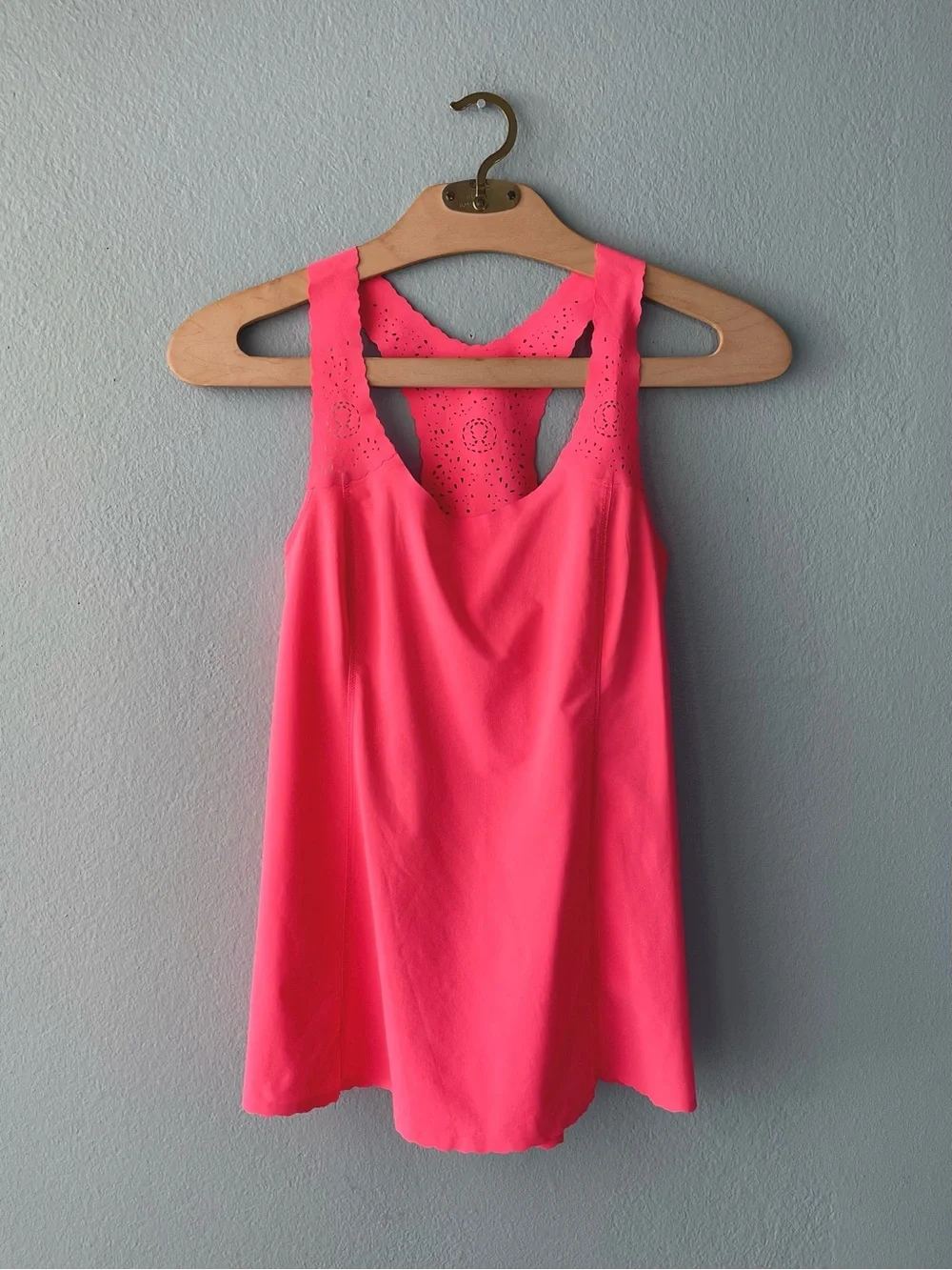 🌱5/$25🌱 Lululemon | Neon Coral Pink Racerback Tank Top | Run a Marathon Singlet